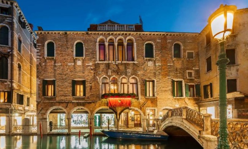 Hotell med kanalutsikt