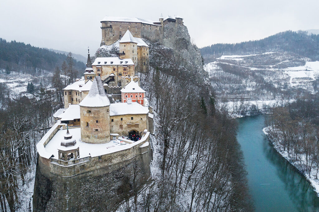 Oversiktsbilde Orava slott i Slovakia