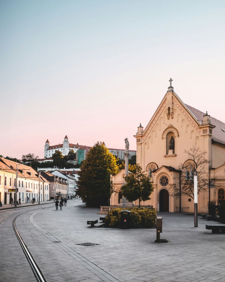 Bratislava pastellfasade i gamlebyen